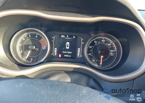 2017 Jeep Cherokee Latitude 4X4 z USA, uszkodzony, nr VIN 1C4PJMCS4HW531694